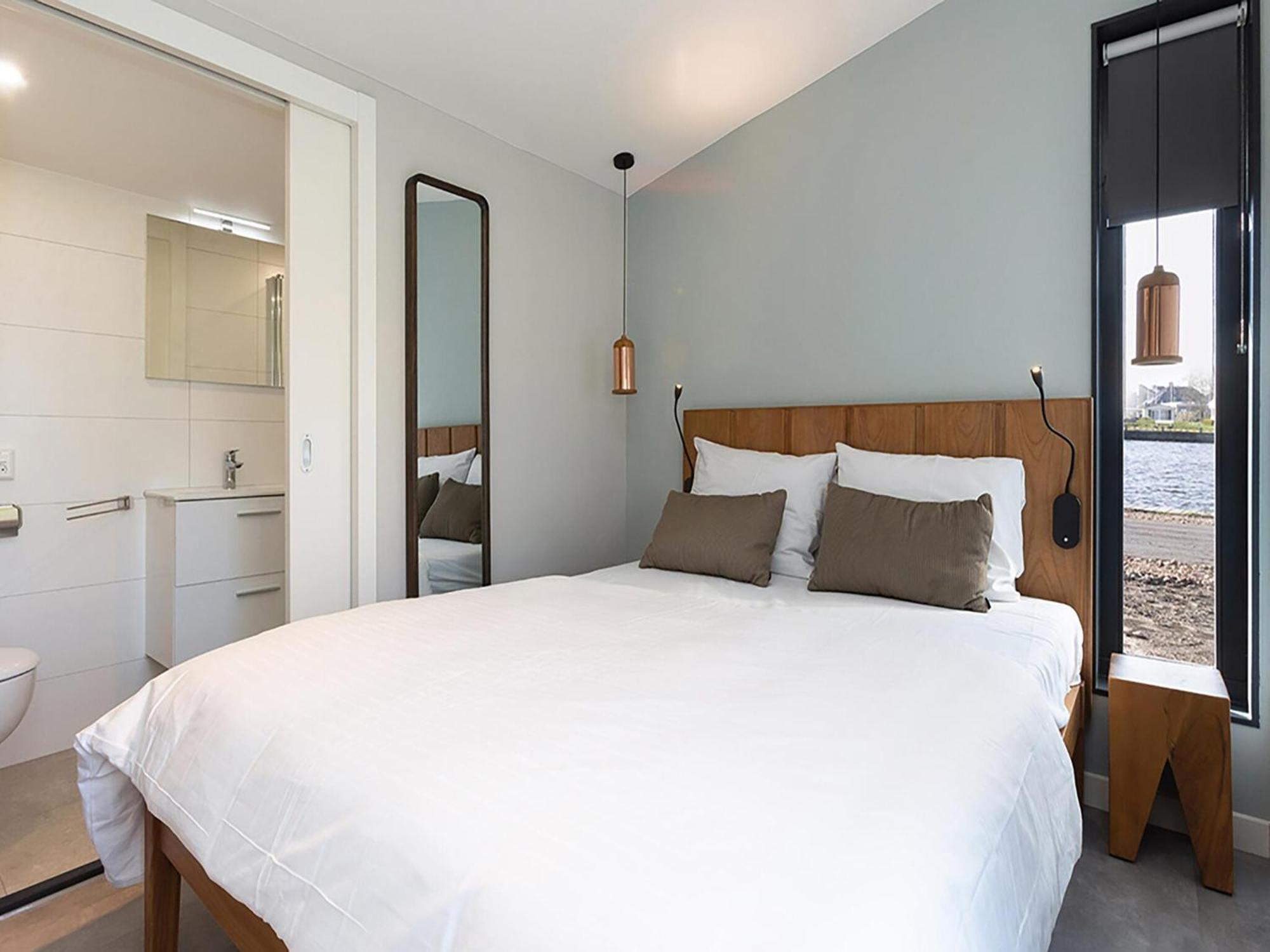 Luxury Docklodge On The Water Delfstrahuizen Eksteriør bilde